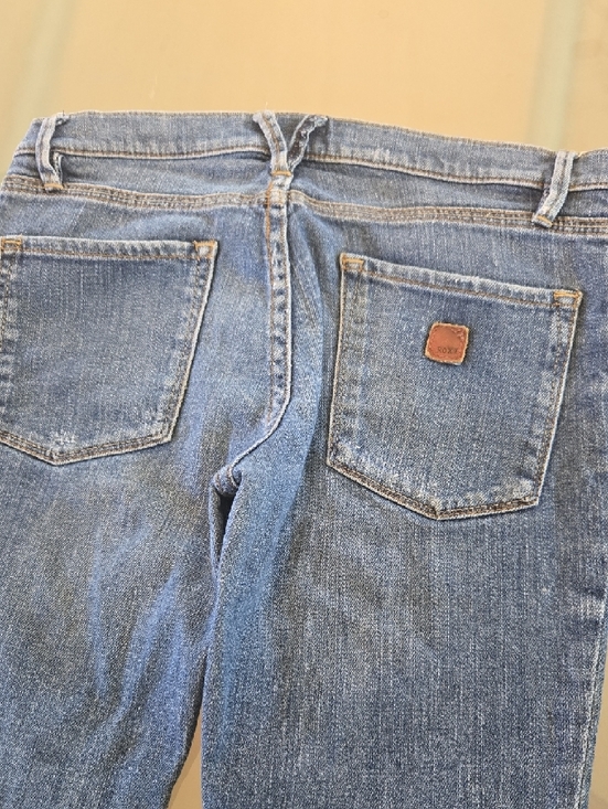 Roxy Light Blue Denim Jeans with Leather Logo Patch - Picture 2 of 12